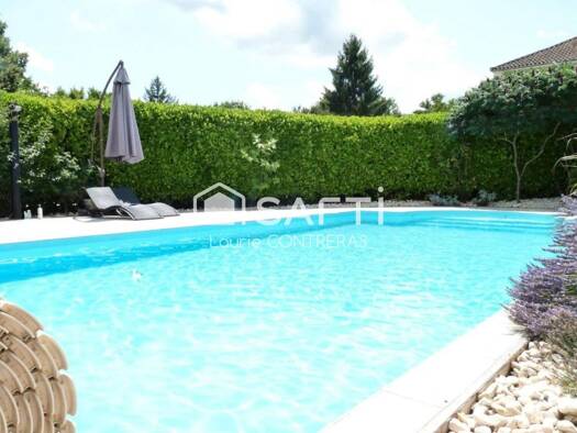 Maison à vendre 298 000 € 8 pièces 6 chambres 186 m² 879 m² de terrain Mercuès 46090