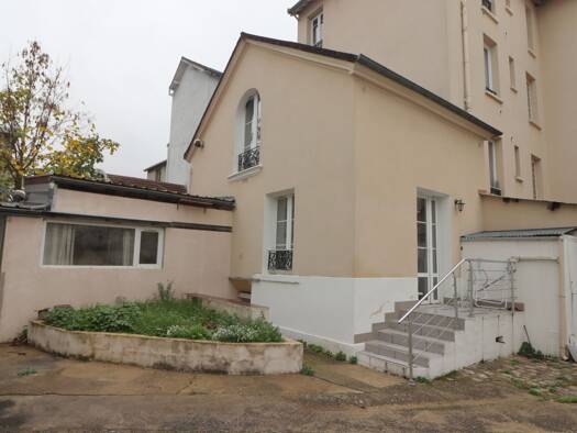 Appartement à louer 850 € 3 pièces 2 chambres 55 m² RDC Les Mureaux 78130