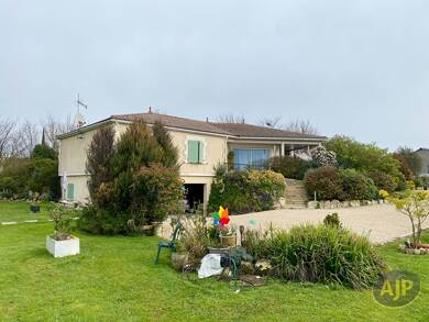 Maison à vendre 264 000 € 5 pièces 4 chambres 128 m² 1 826 m² de terrain Jarnac Champagne 17520