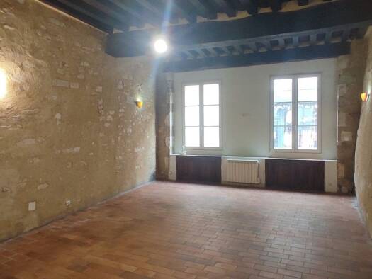Appartement à louer 450 € 2 pièces 1 chambre 61 m² RDC Châteauroux 36000