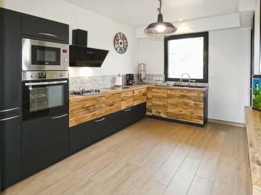 Maison à vendre 347 000 € 7 pièces 4 chambres 170 m² 3 340 m² de terrain Lons-le-Saunier 39000
