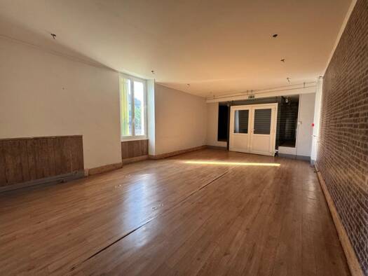 Local commercial à louer 400 € 72 m² de surface de vente Centre Ville Mazamet 81200