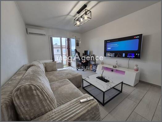 Appartement à vendre 140 000 € 3 pièces 2 chambres 60 m² Étage 1/3 Centre Le Luc 83340