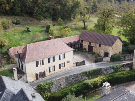 Ferme à vendre 276 300 € 6 pièces 4 chambres 111 m² 4 819 m² de terrain Coly-Saint-Amand 24290