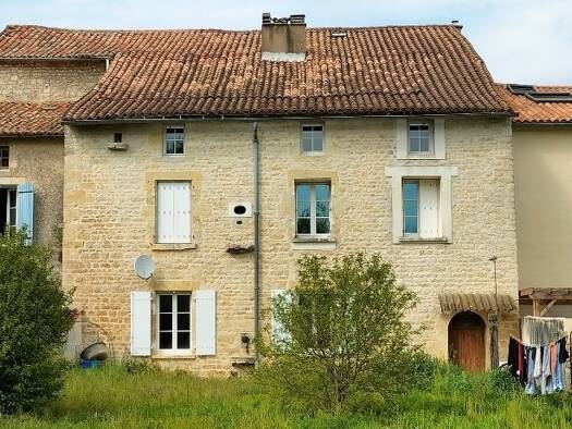 Maison de ville à vendre 75 100 € 5 pièces 3 chambres 138 m² 504 m² de terrain Pamproux 79800