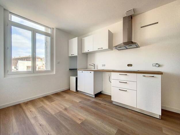 Appartement à louer 580 € 3 pièces 2 chambres 48,2 m² Étage 2/2 Saint Martin Perpignan 66000