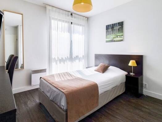 Studio à louer 1 178 € 1 pièce 18 m² disponible dès maintenant Le Hameau Pau 64000