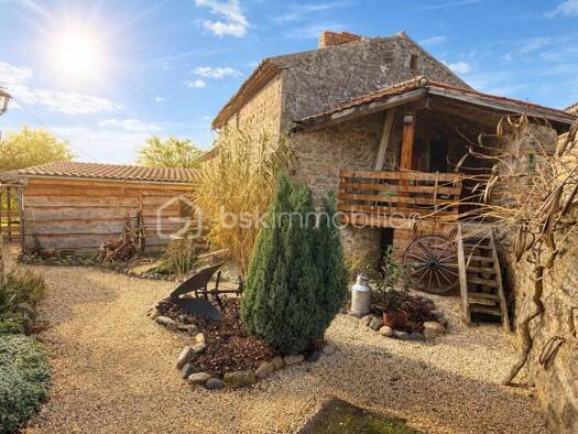 Maison à vendre 240 000 € 5 pièces 4 chambres 162 m² 1 300 m² de terrain Isserteaux 63270