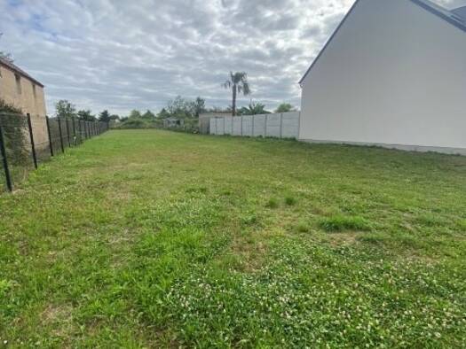 Terrain à vendre 106 000 € 893 m² de terrain Clery St Andre 45370