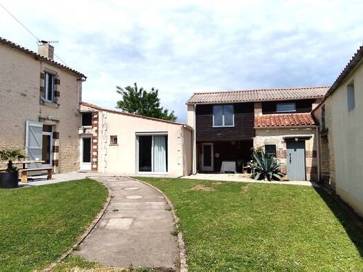 Maison à vendre 199 000 € 4 pièces 3 chambres 129 m² 1 161 m² de terrain L'Hermenault 85570