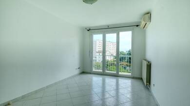 Appartement à louer 650 € 3 pièces 2 chambres 63 m² Étage 3/5 Bastia 20600