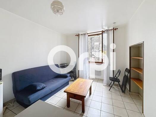 Appartement à louer - logement étudiant 250 € 1 pièce 22 m² 1er étage Sud Saint-Flour 15100