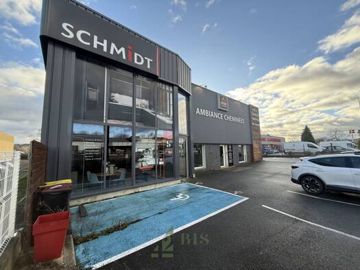 Local commercial à louer 1 700 € 190 m² de surface de vente Le Coteau 42120