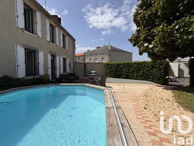 Maison de ville à vendre 330 000 € 9 pièces 6 chambres 284 m² 610 m² de terrain La Châtaigneraie 85120