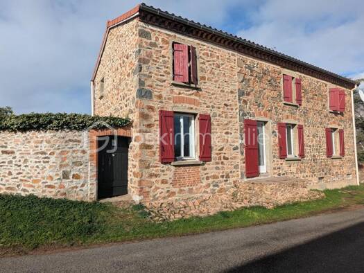 Maison à vendre 190 000 € 6 pièces 3 chambres 126 m² 1 264 m² de terrain Saint-Marcel-de-Félines 42122