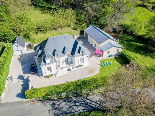 Maison à vendre 537 000 € 13 pièces 7 chambres 324 m² 1 620 m² de terrain Argelès-Gazost 65400