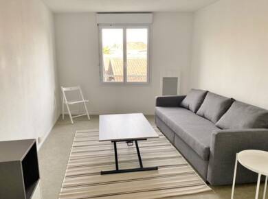 Appartement à louer 570 € 1 pièce 21 m² Étage 1/3 disponible à partir du 23/06/2025 Bordeaux 33000