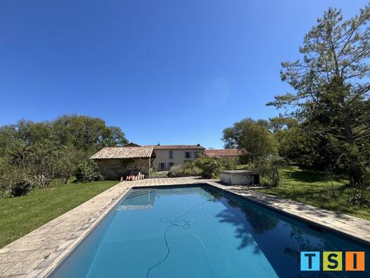 Ferme à vendre 570 000 € 9 pièces 5 chambres 270 m² 80 000 m² de terrain Aurignac 31420