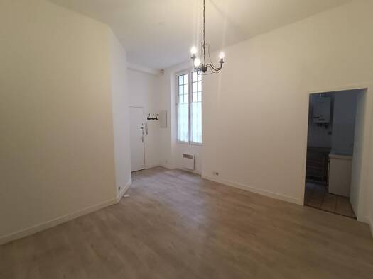 Appartement à louer 350 € 1 pièce 27,6 m² Centre Ville Mont-de-Marsan 40000