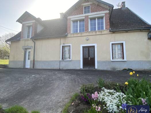 Maison à vendre 167 000 € 6 pièces 3 chambres 145 m² 1 330 m² de terrain Bassignac 15240