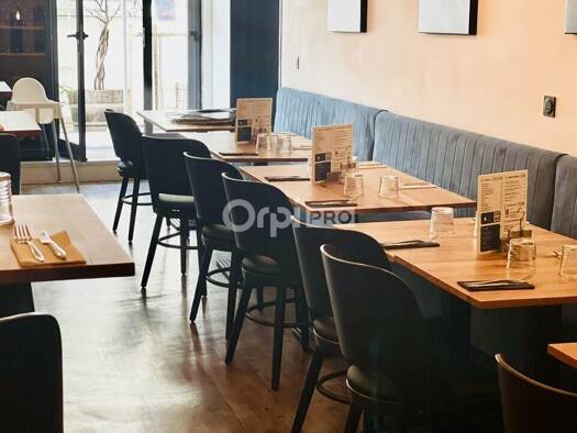 Bar / Café à vendre Fonds de commerce 160 000 € 130 m² d'espace de restauration Cuers 83390