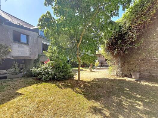 Maison de ville à vendre 234 500 € 8 pièces 7 chambres 225 m² 370 m² de terrain Centre Guingamp 22200