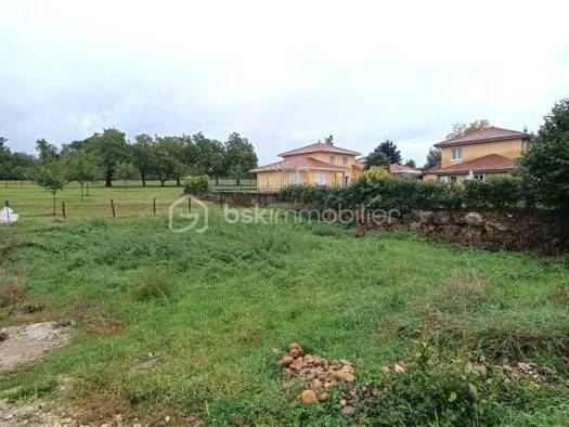 Terrain constructible viabilisé à vendre 126 000 € 422 m² de terrain Charnècles 38140