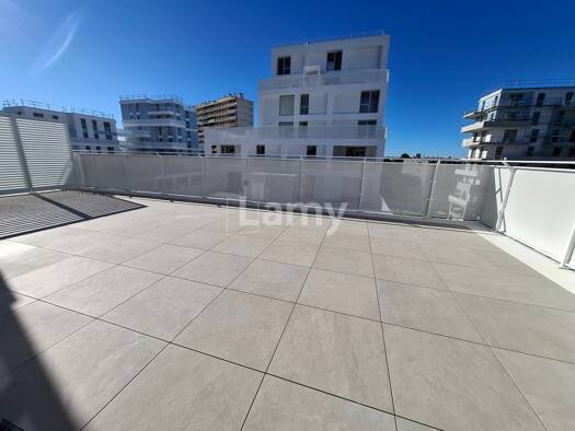 Appartement à louer 1 336 € 4 pièces 3 chambres 68,8 m² Étage 4/8 Saint Tronc Marseille 10ème arrondissement 13010