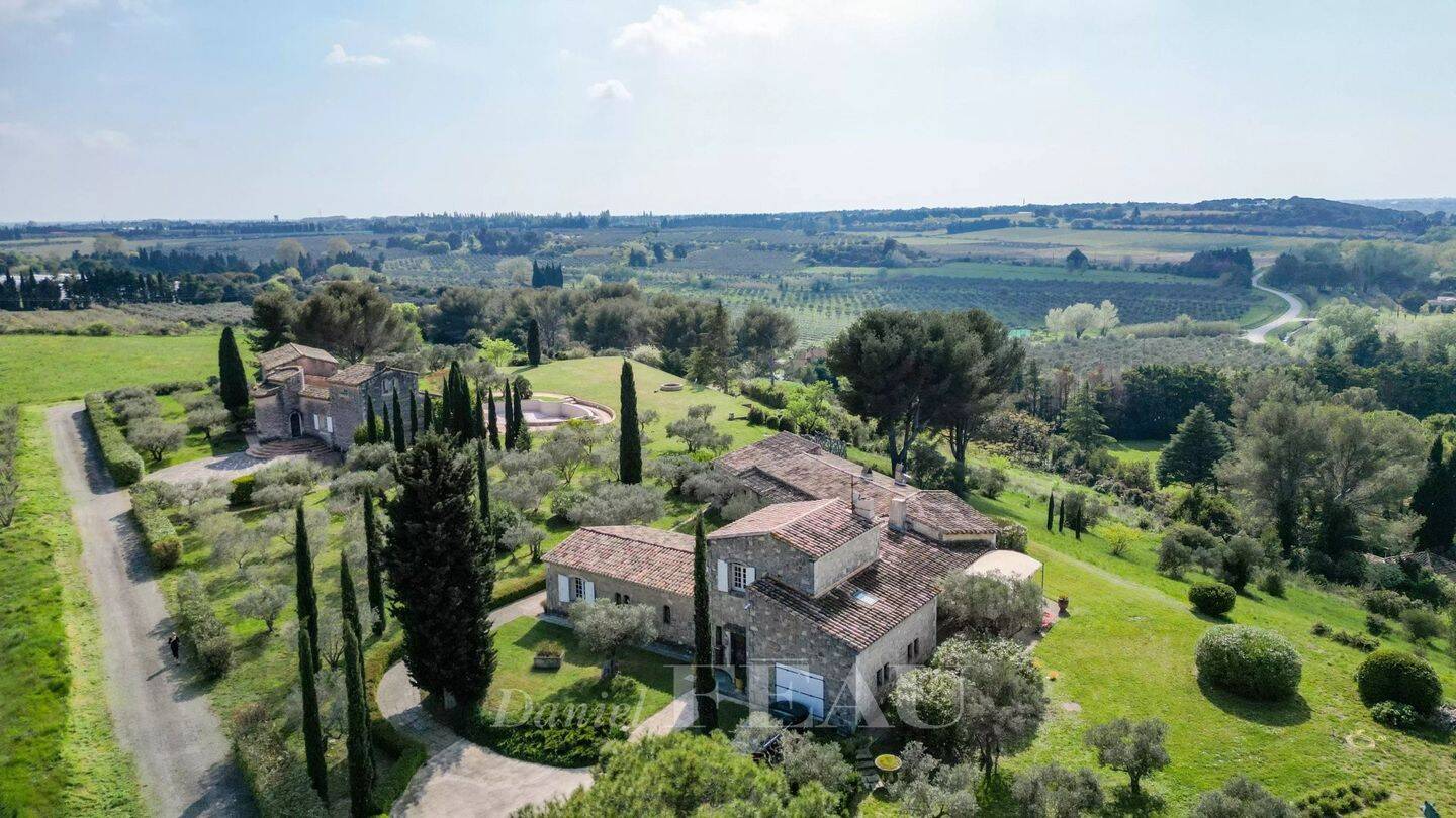 Maison à vendre, 610m², FONTVIEILLE