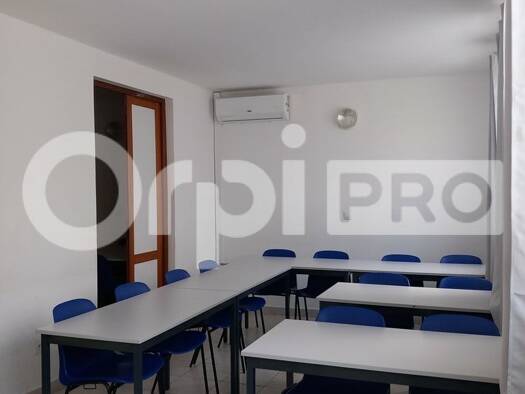 Local commercial à louer 1 600 € 100 m² de surface de vente Basse-Terre 97100