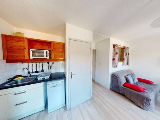 Appartement à louer 680 € 2 pièces 1 chambre 29 m² Centre Ville Carqueiranne 83320