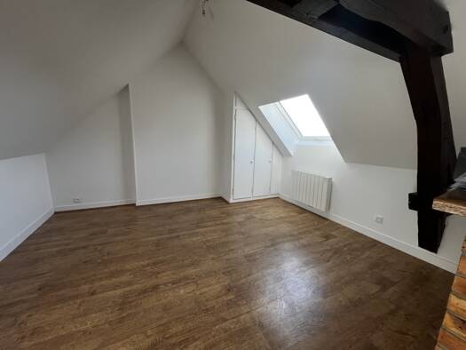 Appartement à louer 611 € 1 pièce 20,8 m² Étage 2/2 Chantilly 60500