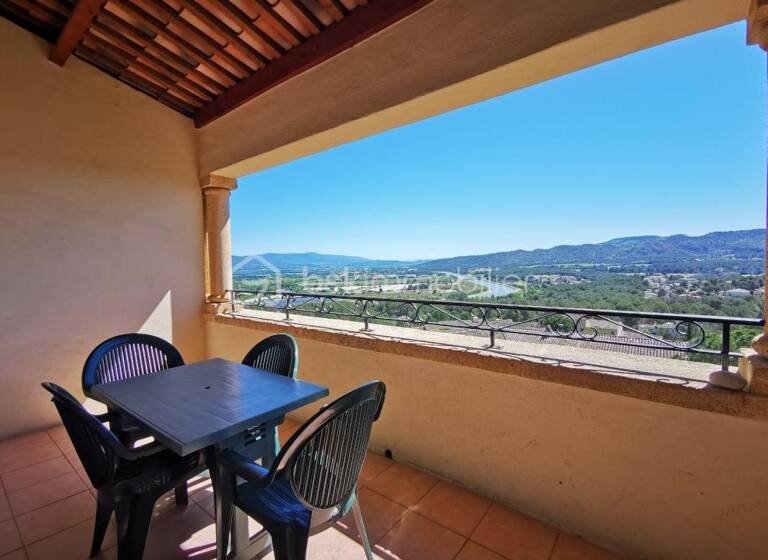 Appartement à louer 870 € 3 pièces 2<br/>chambres 35,9 m²<br/>superficie Dernier étage, 3/3<br/>étage Mallemort 13370