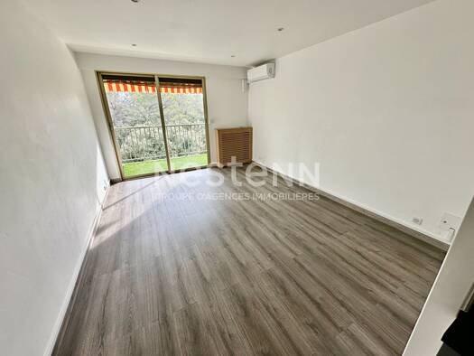 Appartement à vendre 60 000 € 1 pièce 23 m² Étage 4/5 Est Peymeinade 06530