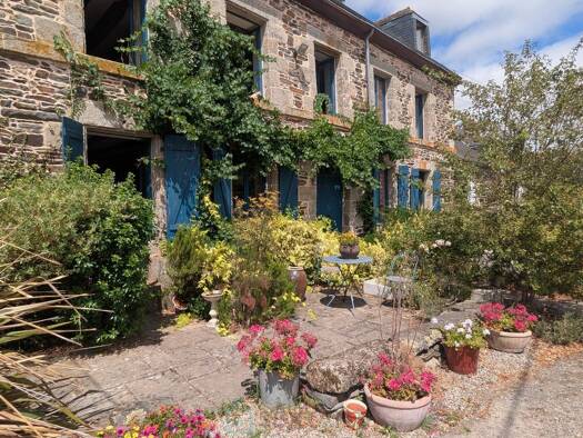 Maison à vendre 248 900 € 8 pièces 4 chambres 175 m² 10 178 m² de terrain Cléguérec 56480