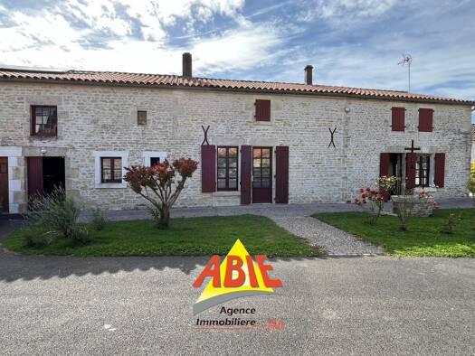 Maison à vendre 227 900 € 7 pièces 4 chambres 139 m² 939 m² de terrain Saint-Pierre-le-Vieux 85420