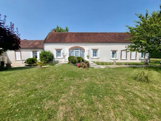 Maison de plain-pied à vendre 254 880 € 5 pièces 3 chambres 138,02 m² 8 487 m² de terrain Dixmont 89500