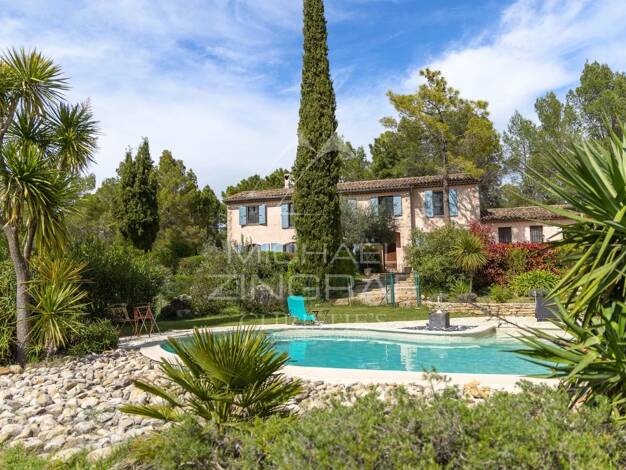 Villa à vendre 1 295 000 € 7 pièces 5 chambres 196 m² 12 000 m² de terrain Fayence 83440