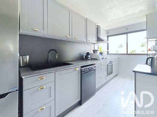 Appartement à vendre 122 000 € 5 pièces 4 chambres 88,98 m² 8 étages Centre Nord Apt 84400