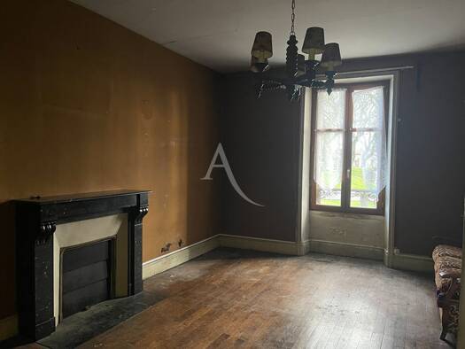 Maison à vendre 98 400 € 6 pièces 4 chambres 137 m² 233 m² de terrain Rabelais-Le Porteau Fontenay-le-Comte 85200