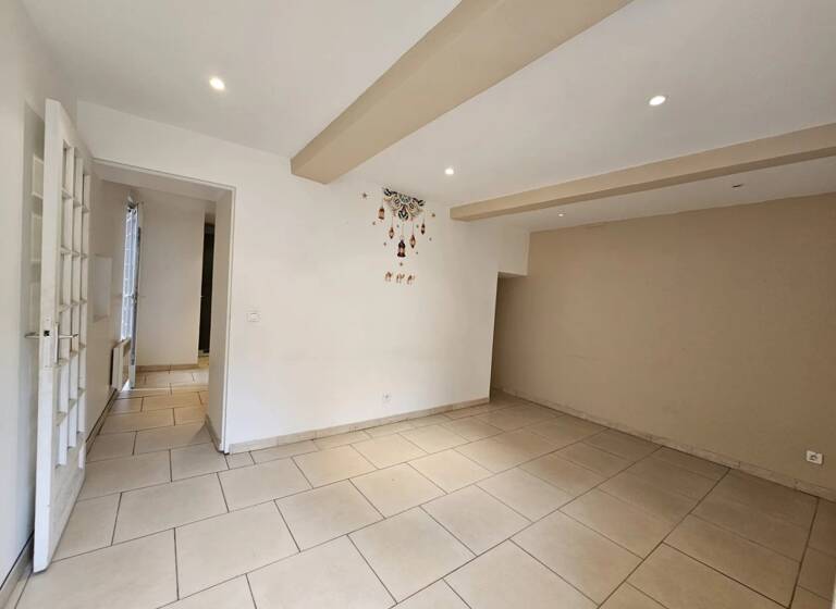 Appartement à louer 720 € 2 pièces 1<br/>chambre 50 m²<br/>superficie 1er<br/>étage Saint-André-de-la-Roche 06730