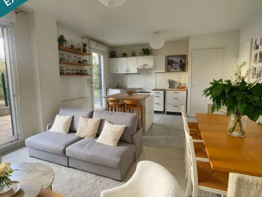 Appartement à vendre 179 900 € 3 pièces 2 chambres 52 m² RDC/4 La-Soie Décines-Charpieu 69150