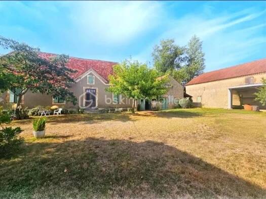 Ferme à vendre 265 000 € 7 pièces 4 chambres 130 m² 4 600 m² de terrain Aubous 64330