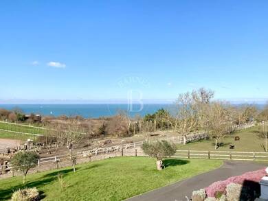 Maison de plain-pied à vendre 1 785 000 € 6 pièces 3 chambres 182 m² 2 673 m² de terrain Trouville-sur-Mer 14360