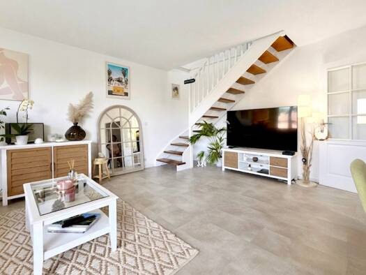 Appartement à vendre 329 000 € 3 pièces 2 chambres 72,24 m² Étage 2/2 Fréjus 83600