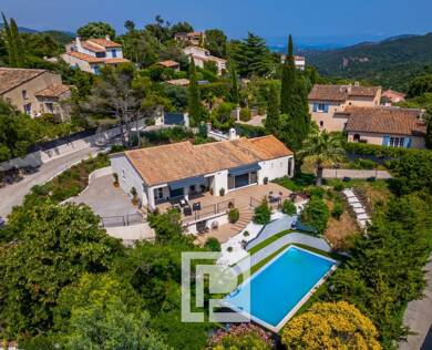 Villa à vendre 1 080 000 € 5 pièces 4 chambres 150 m² 4 093 m² de terrain Exterieurs Fréjus 83600