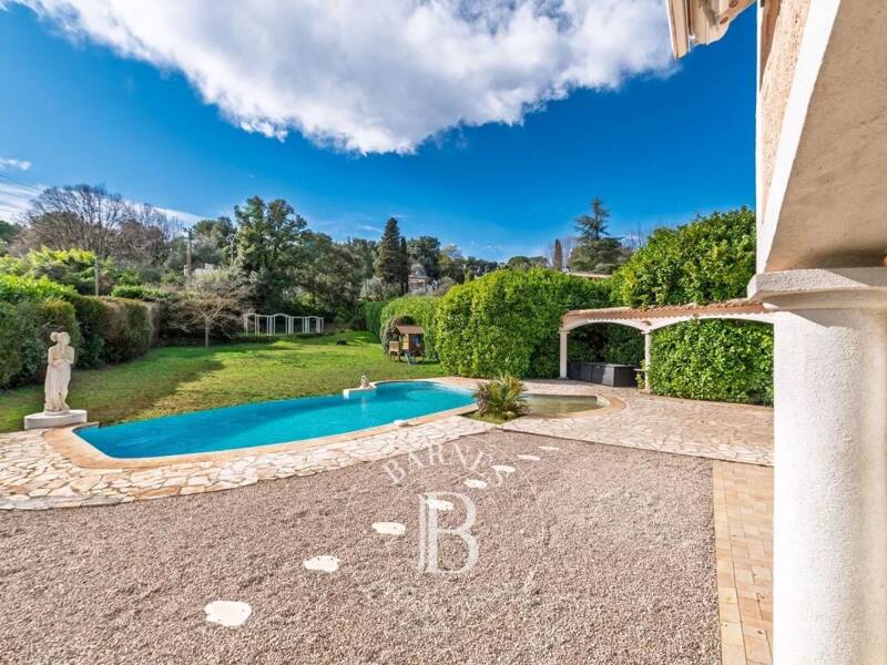 Maison à vendre, 240m², ROQUEFORT LES PINS