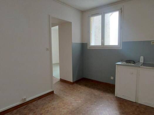 Appartement à louer - logement étudiant 468 € 1 pièce 27,8 m² Étage 1/2 Chesneaux Château-Thierry 02400