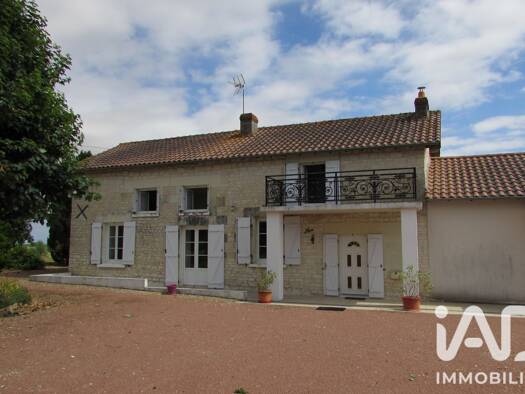 Maison à vendre 159 000 € 5 pièces 3 chambres 160 m² 6 568 m² de terrain Maulay 86200