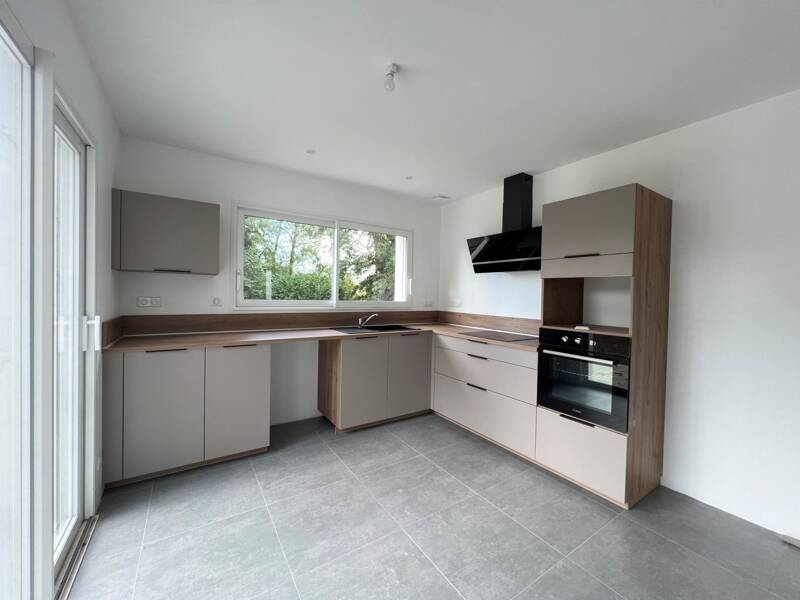 Maison à louer, 75m², BEAULIEU SOUS LA ROCHE